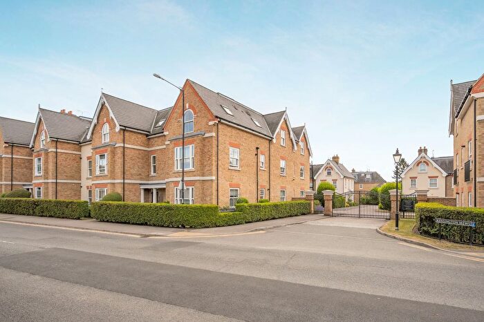 2 Bedroom Flat For Sale In Greenwich Court, Windsor, SL4