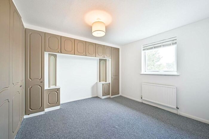 2 Bedroom Flat To Rent In Oakleigh Road North, Whetstone, London, N20