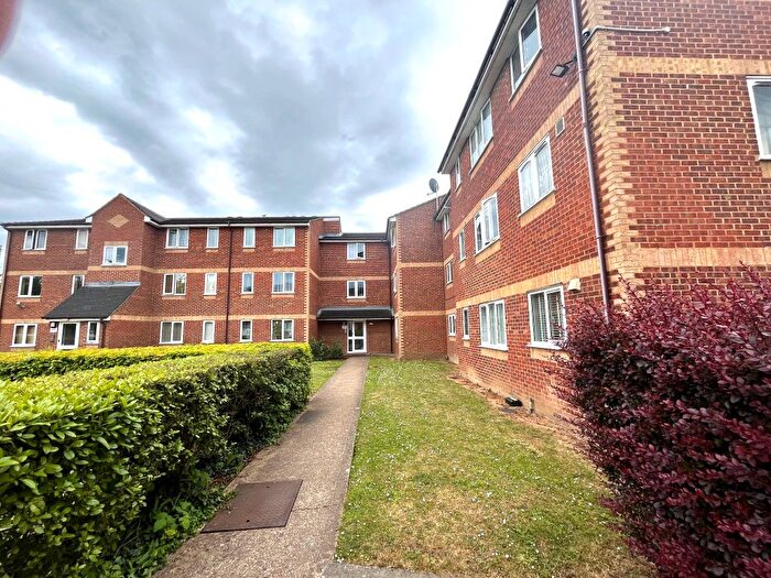 1 Bedroom Flat For Sale In Walpole Road, Slough, SL1