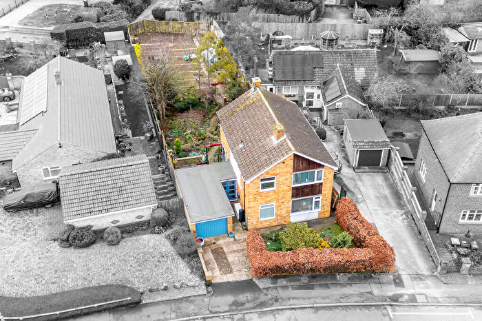 3 Bedroom Detached House For Sale In St. Marys Avenue, Rushden, NN10