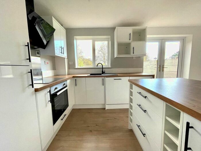 3 Bedroom Property To Rent In Manor Farm Close, Carlton, Barnsley, S71