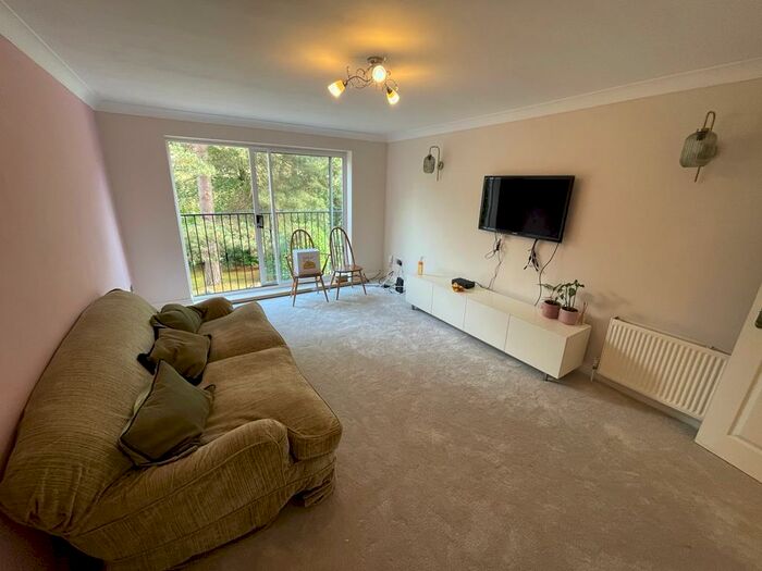 2 Bedroom Flat To Rent In Surrey Road, Poole, BH12
