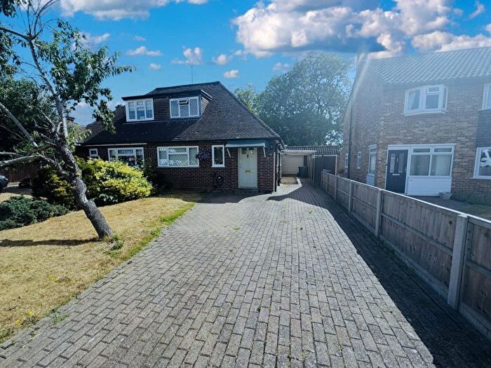 3 Bedroom Semi-detached Bungalow For Sale In Hazell Way, Slough, SL2