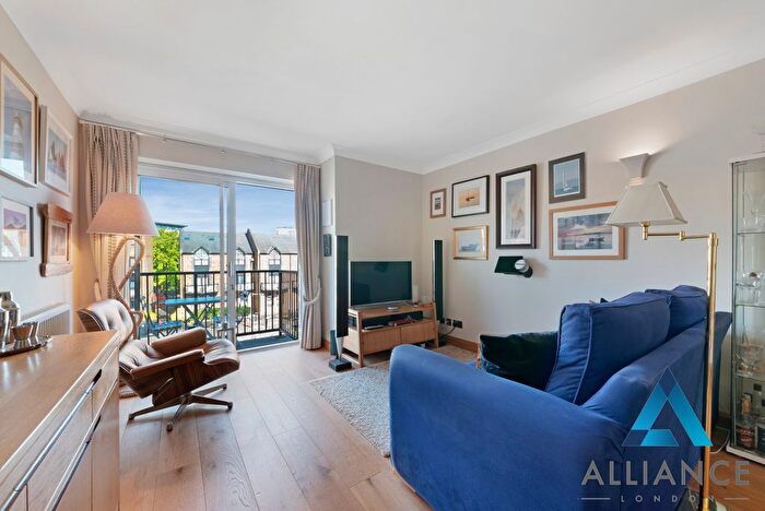 2 Bedroom Flat For Sale In Lockview Court, Narrow Street, London, E14