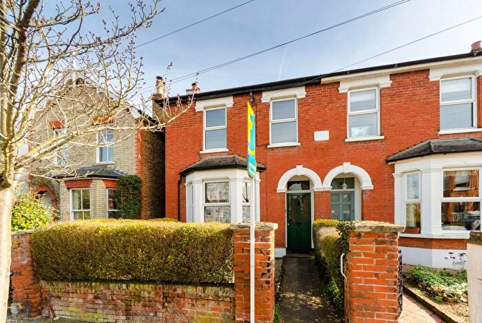 2 Bedroom Flat To Rent In Ellerton Road, Surbiton, KT6