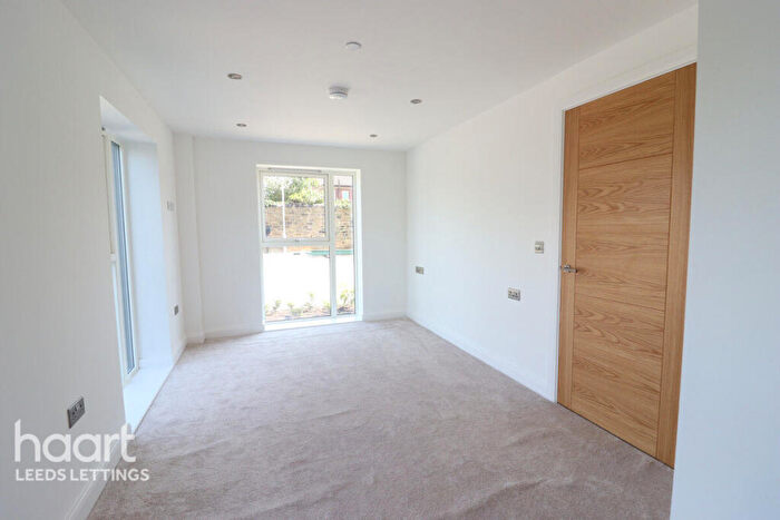 2 Bedroom Apartment To Rent In Richmond Hill Approach, Leeds, LS9