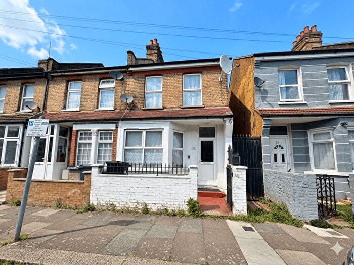 3 Bedroom Terraced House For Sale In Hounslow, TW3