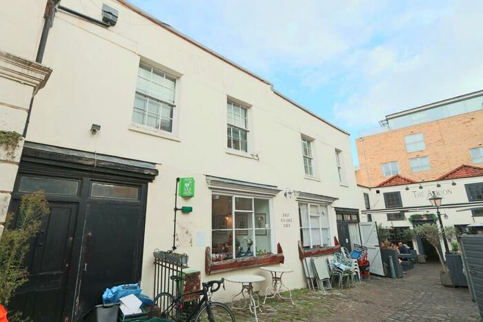 4 Bedroom Flat To Rent In Boyces Avenue, Bristol, BS8