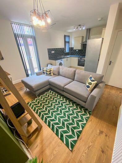 5 Bedroom Terraced House To Rent In Thornes Road, L6