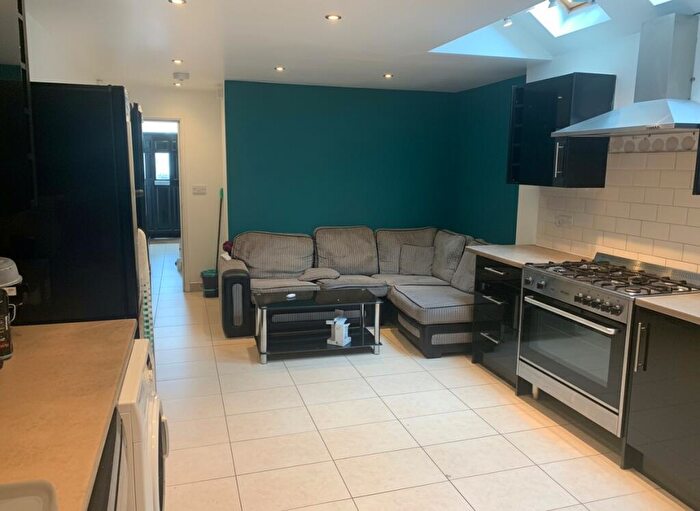 5 Bedroom House To Rent In Warwards Lane, Selly Oak, West Midlands, B29