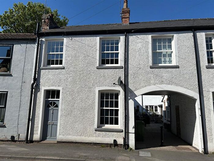 2 Bedroom Mews For Sale In Hailgate, Howden, Goole, DN14