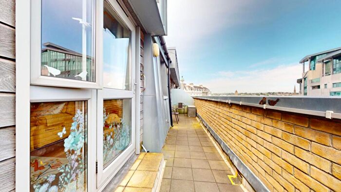 1 Bedroom Flat For Sale In Millbay Road, Wesley Court, PL1
