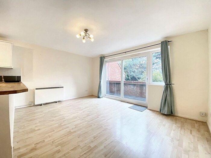 1 Bedroom Flat To Rent In Cumbrian Way, Uxbridge, UB8