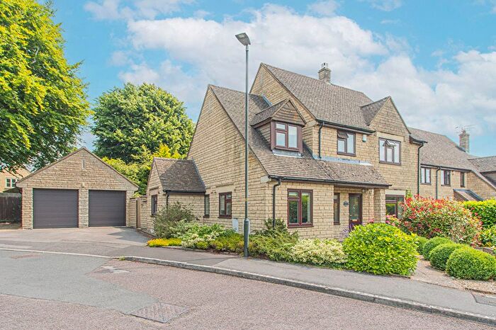 4 Bedroom Detached House For Sale In Springfields, Tetbury, GL8