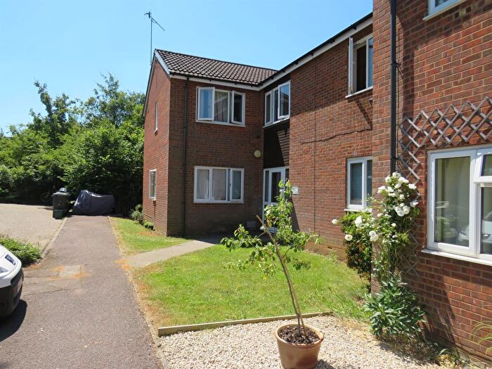 Studio To Rent In Wheat Close, Sandridge, St Albans, AL4