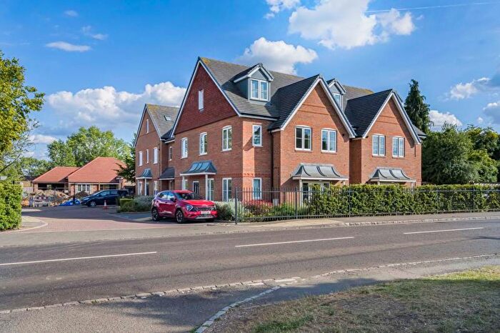 2 Bedroom Flat For Sale In Queens Court, Hazlemere, HP15