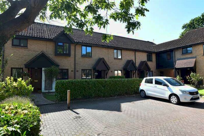 2 Bedroom House To Rent In Heatherlands, Horley, RH6