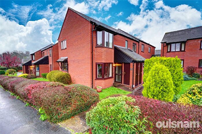 2 Bedroom Flat For Sale In St. Georges Crescent, Droitwich, Worcestershire, WR9