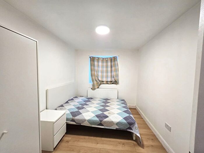 5 Bedroom End Of Terrace House To Rent In Crane Close, Dagenham, RM10