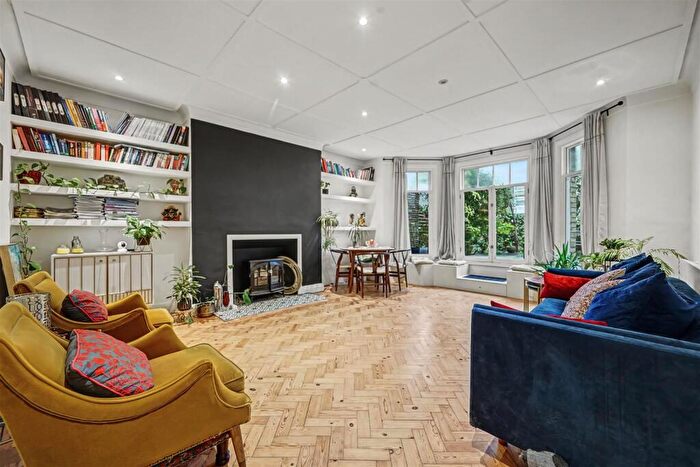 2 Bedroom Apartment For Sale In Fellows Road, London, NW3