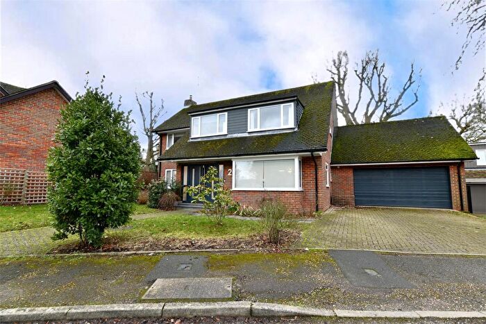 4 Bedroom Detached House For Sale In Chestnut Walk, Stevenage, SG1