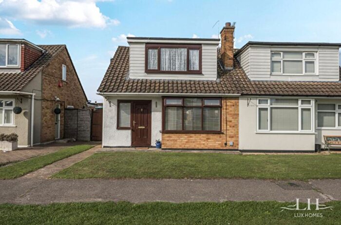 3 Bedroom Bungalow For Sale In Ashway, Old Corringham, SS17