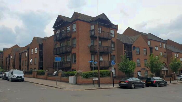 2 Bedroom Flat For Sale In Horseshoe Close, London, E14