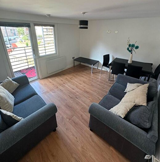 2 Bedroom Apartment To Rent In North Crescent Leeds, LS2