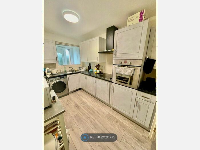 2 Bedroom Bungalow To Rent In Knightswood, Bracknell, RG12