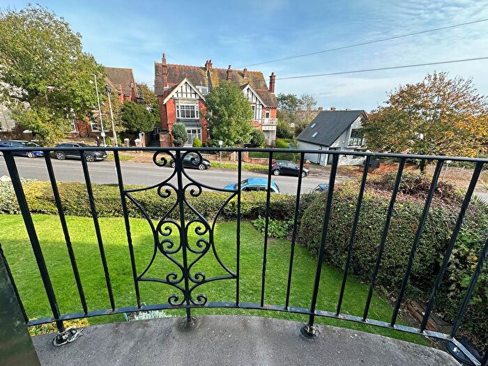 2 Bedroom Flat For Sale In Garden Close, Bexhill-On-Sea, TN40