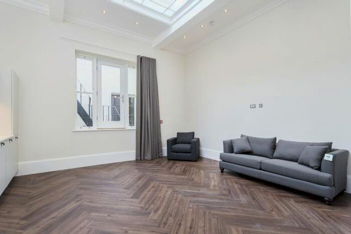 2 Bedroom Flat To Rent In Bedford Street, London, WC2E