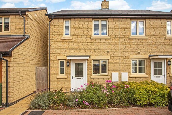 2 Bedroom House For Sale In Vosper Croft, Minchinhampton, Stroud, GL6