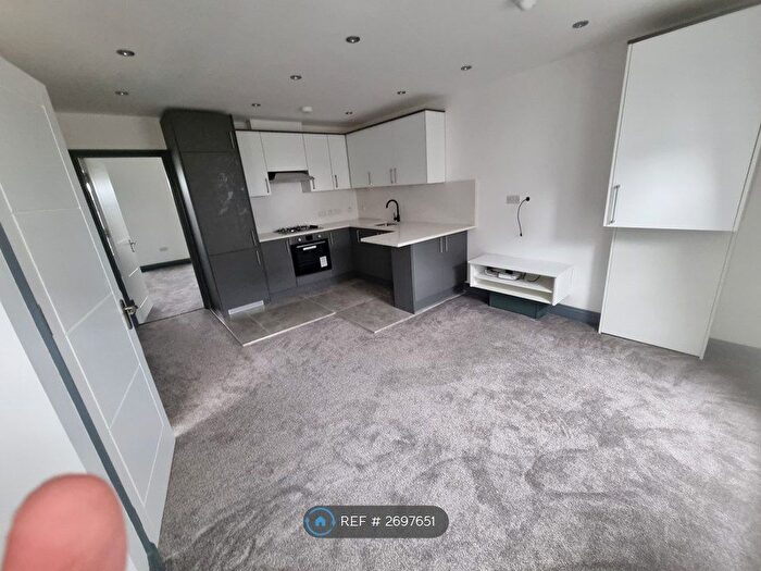 1 Bedroom Flat To Rent In York Road, Ilford, IG1