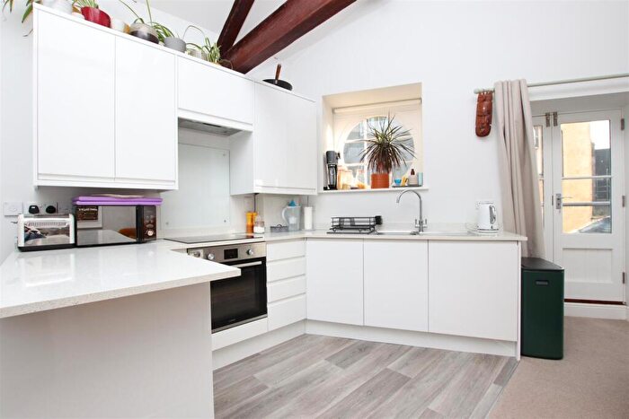 2 Bedroom Flat To Rent In Isabella Mews, Combe Down, Bath, BA2