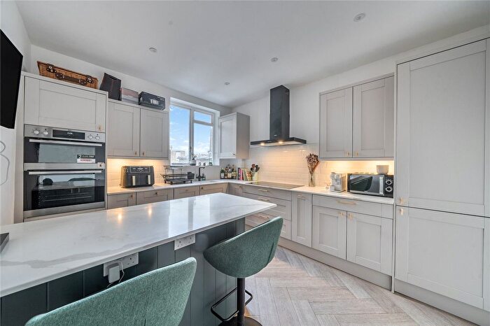 3 Bedroom Flat To Rent In Mattison Road, Harringay, London, N4