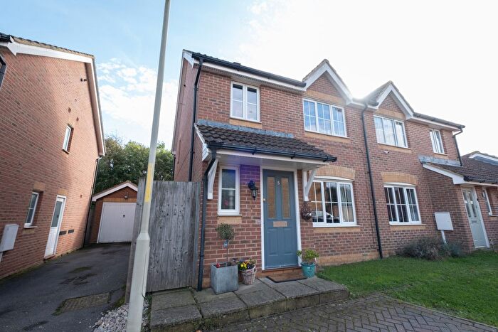 3 Bedroom Semi-Detached House For Sale In Russet Close, Ash, Canterbury, CT3