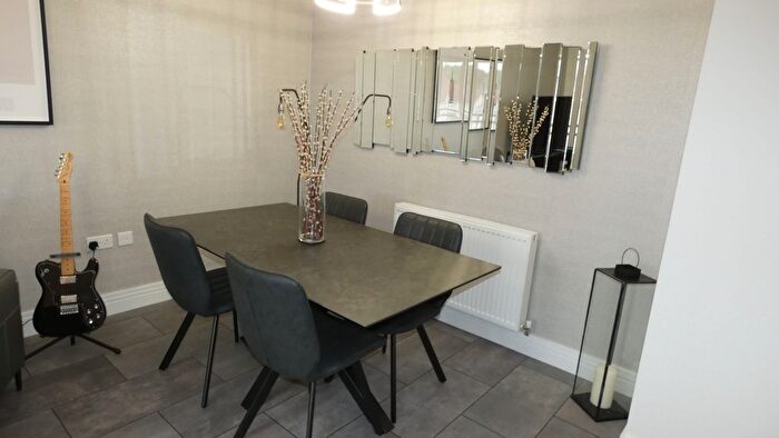 2 Bedroom Flat For Sale In Ferniesyde Court, Falkirk, FK2