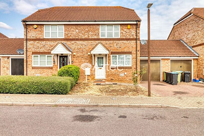 3 Bedroom Semi-Detached House To Rent In Plymouth Grove, Tattenhoe, Milton Keynes, MK4