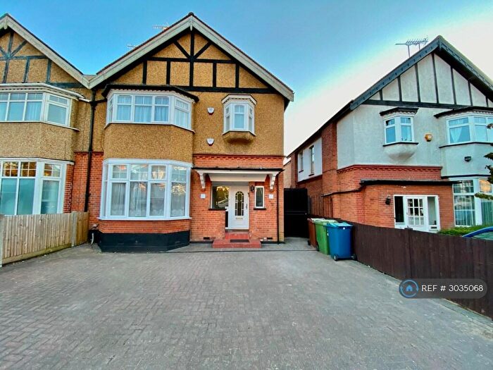 2 Bedroom Maisonette To Rent In Marsh Road, Pinner, HA5