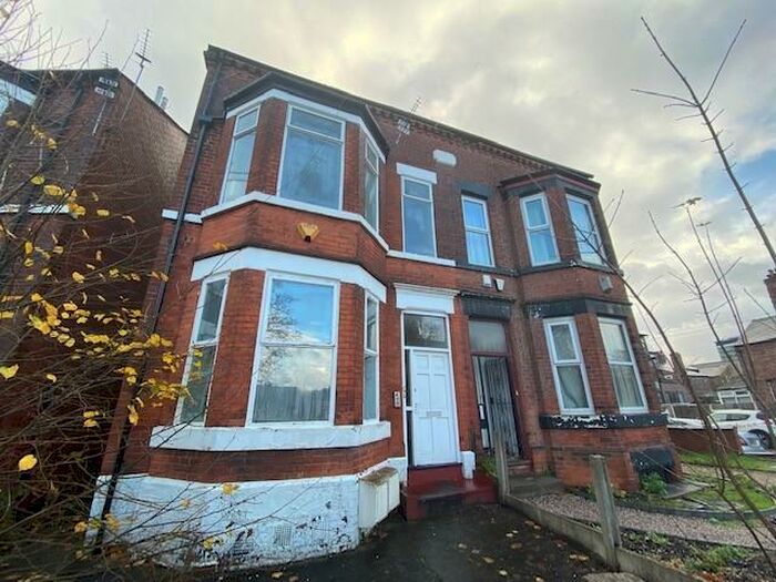 2 Bedroom Private Hall To Rent In Dickenson Road, Manchester, M14