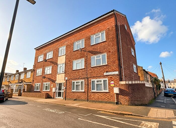 2 Bedroom Flat For Sale In Norfolk Street, Forest Gate, London, E7