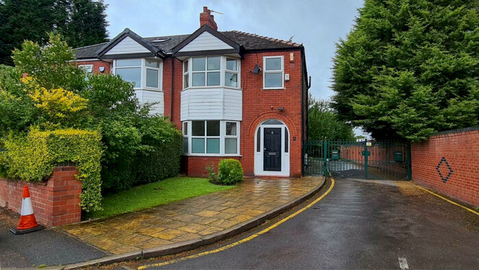 5 Bedroom House To Rent In Wald Avenue, Manchester, M14