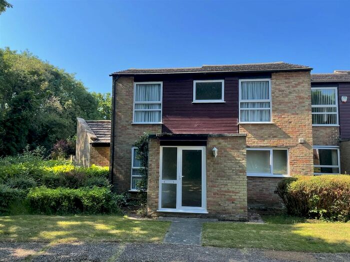 4 Bedroom Semi-Detached House To Rent In Capelands, New Ash Green, Longfield, DA3