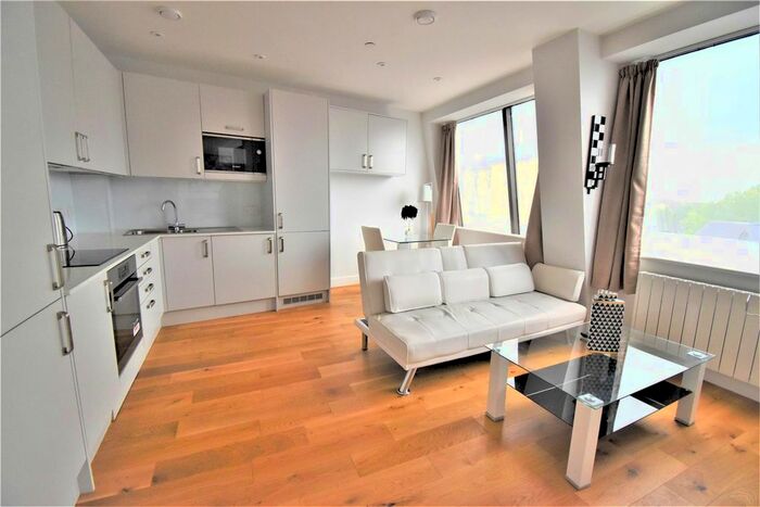 1 Bedroom Flat To Rent In High Street, Feltham, TW13
