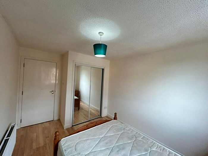 2 Bedroom Apartment To Rent In Errol Gardens, New Gorbals, G5