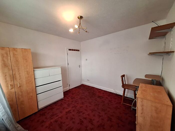 3 Bedroom Semi Detached House To Rent In Westleigh Gardens, HA8