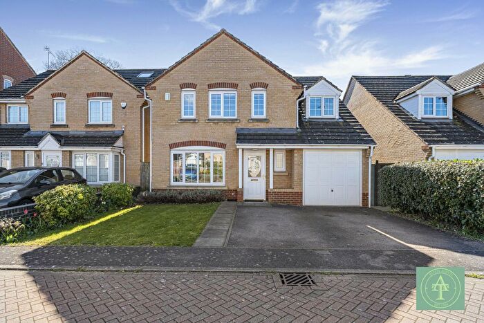 5 Bedroom Detached House For Sale In Kinderton Close, Southgate, London, N14