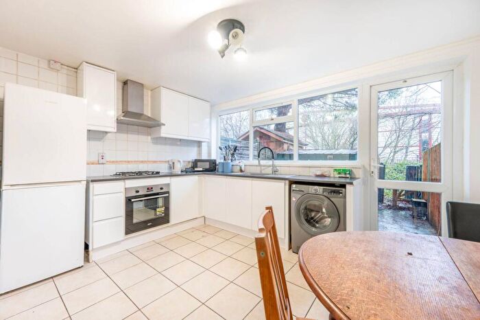 4 Bedroom Maisonette To Rent In Birchen Grove, Queensbury, London, NW9