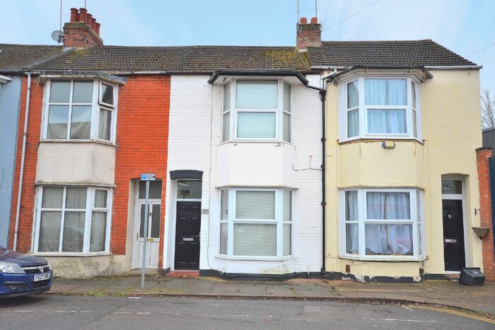 3 Bedroom Terraced House To Rent In Lincoln Road, St James, NN5