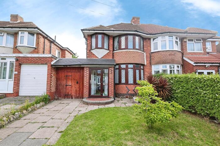 3 Bedroom Semi-Detached House For Sale In Harvard Road, Solihull, B92